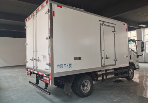 吉利插电式混合动力4米2绿牌冷藏车
