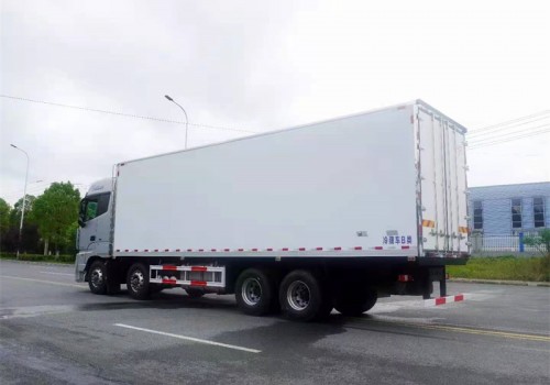 欧曼前四后八国六580马力9米6冷藏车