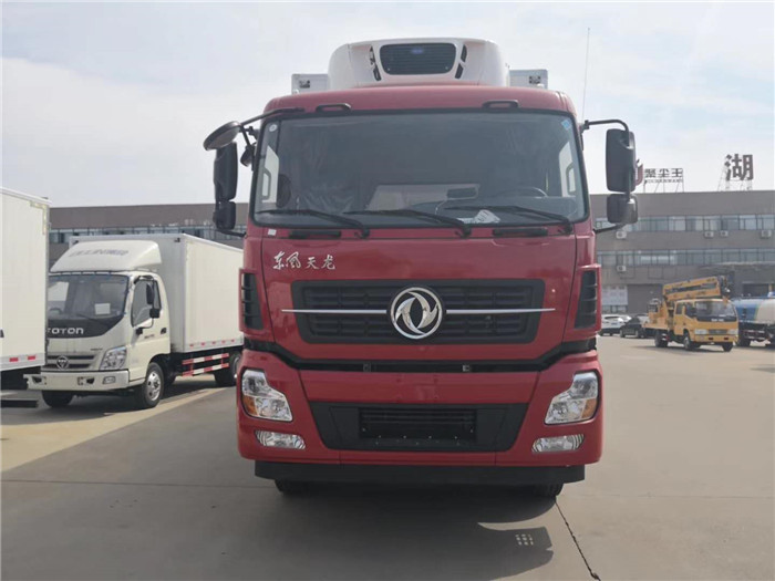 东风天龙9米6冷藏车