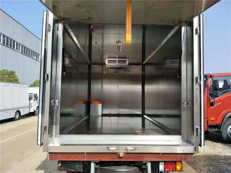 江铃国六4米2医疗废物转运车