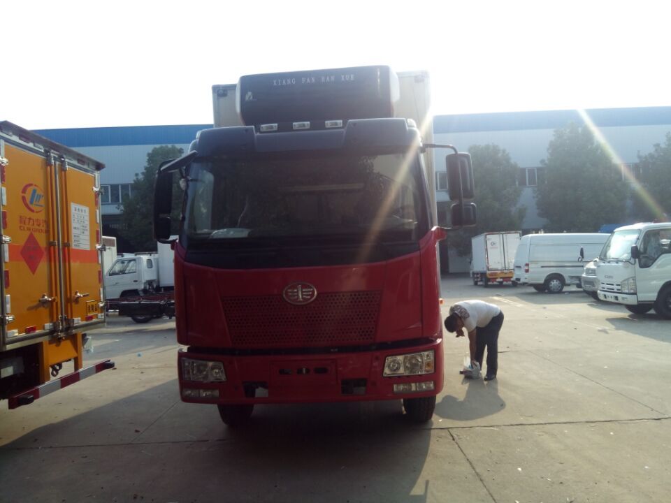 解放J6 6米8冷藏车