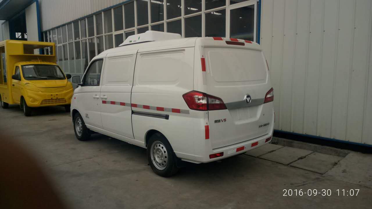 福田伽途国五面包冷藏车